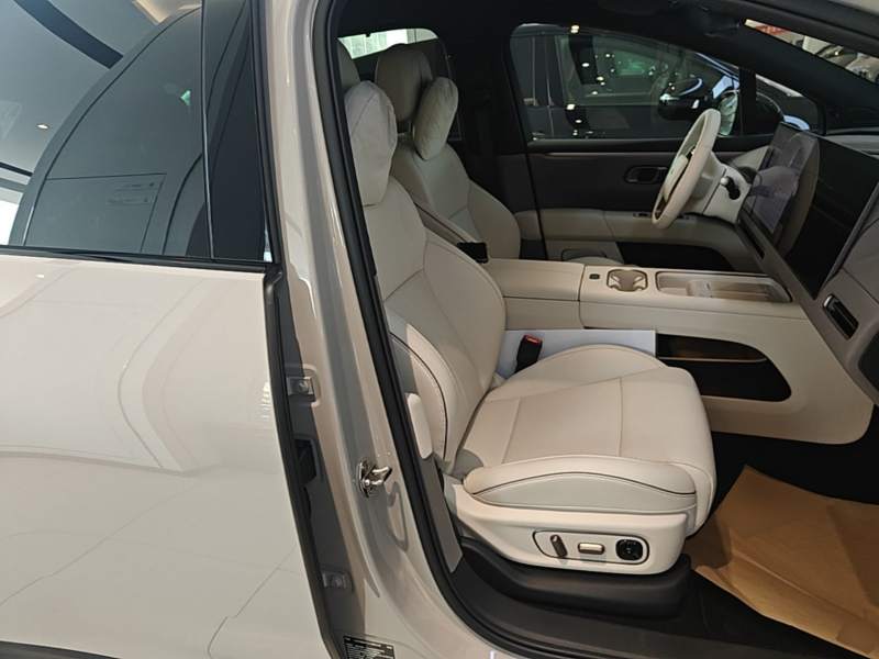 Used Li Auto i6 2025 Model Two-Wheel-Drive Standard Type — 24