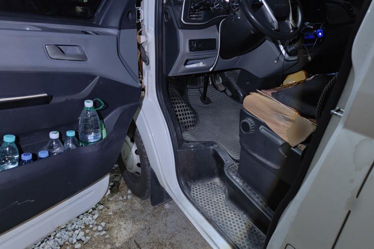 Used SAIC MAXUS Xintu V80 2021 2.0T AMT Classic Aoyuntong 127 PS Mid-axle Mid-roof 6/7/8/9-Seater
