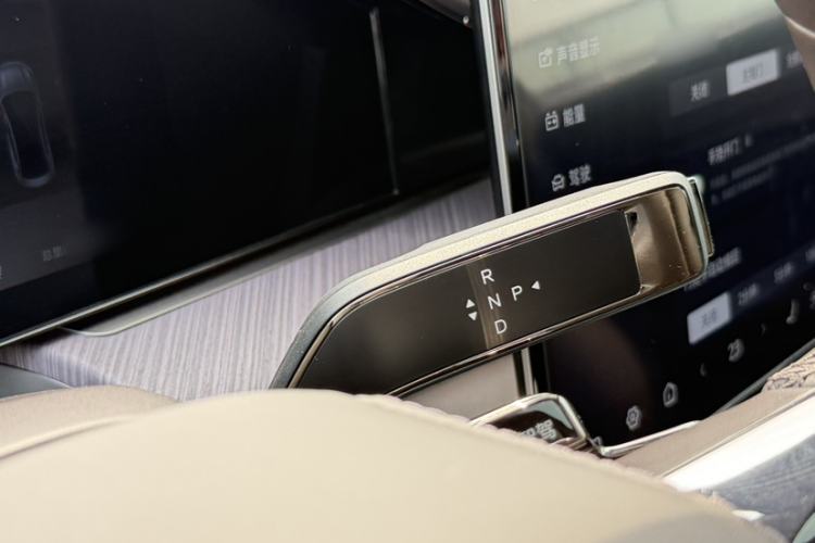 Used Denza Z9 2024 1100 km All-Wheel-Drive Ultra Version
