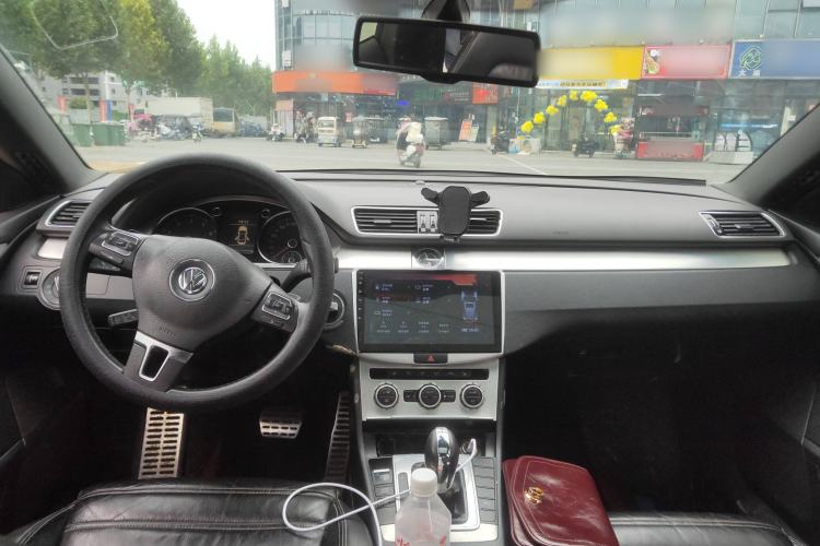 Used Volkswagen FAW-Volkswagen CC 2013 1.8TSI Prestige Model Center Console