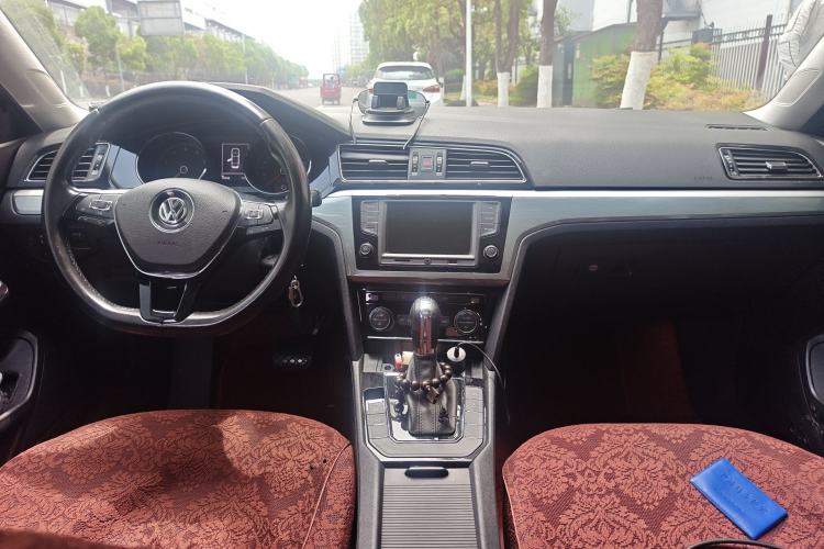 Used Volkswagen Lamando 2017 280TSI DSG Comfort Edition Center Console