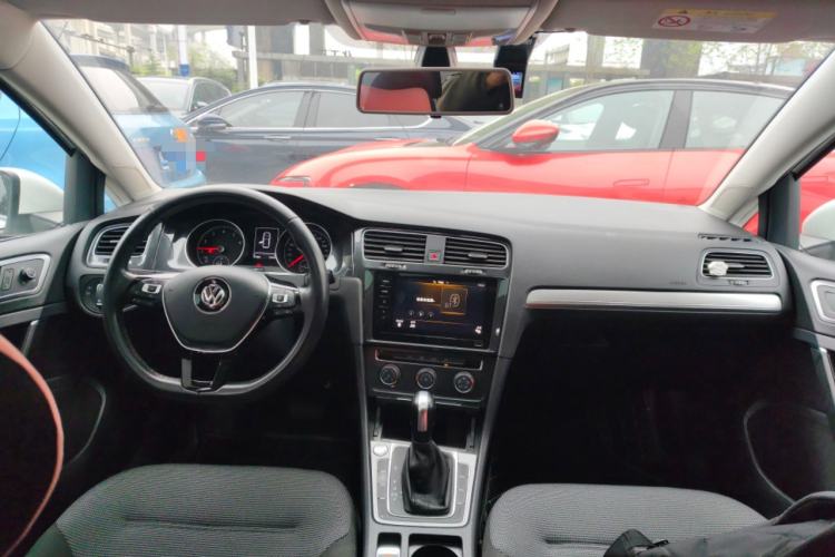 Used Volkswagen Golf 2020 Zhiai Edition 280TSI DSG Comfort Model Center Console