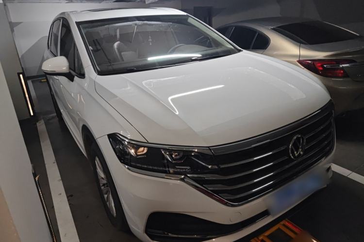 Used Volkswagen Viloran 2024 330TSI Business Edition Front Right 45 Deg