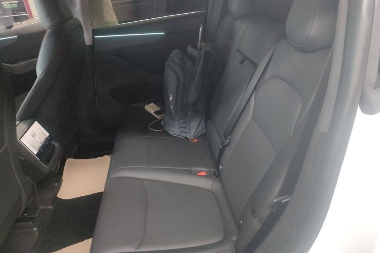 Used Tesla Model Y 2025 Long-Range All-Wheel-Drive Version
