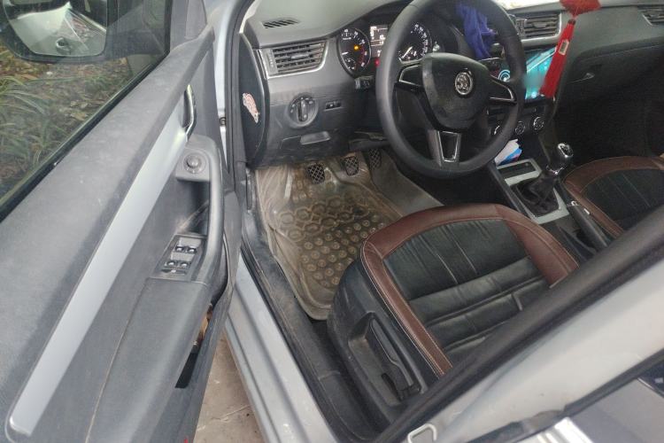 Used Skoda Octavia 2016 1.6L Manual Front-Wheel-Drive Version
