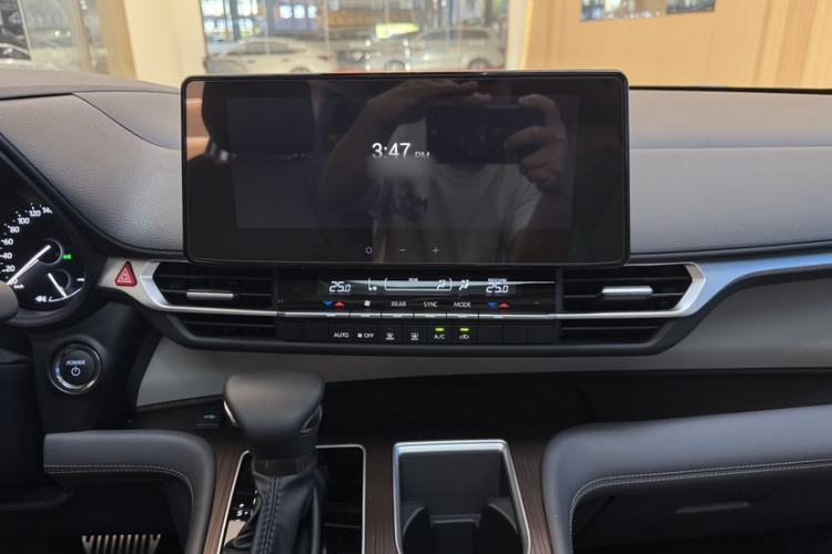 Used Toyota Granvia 2024 2.5L Hybrid Comfort Edition