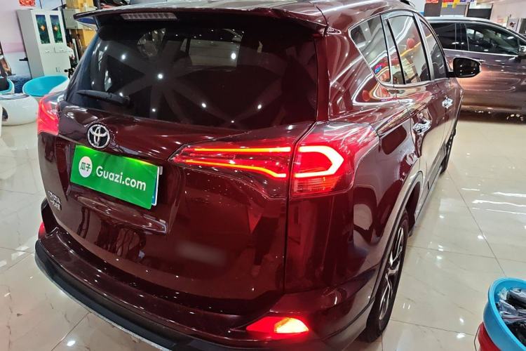 Used Toyota RAV4 2016 2.0L CVT Two-Wheel Drive Fashion Edition China V Standard
