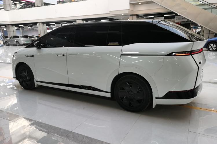 Used XPeng X9 2024 640 All-Wheel Drive High-Performance Max
