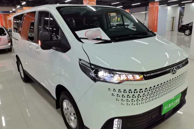 Used SAIC MAXUS Xintu V70 2023 2.0T Elite Edition Manual Transmission Short Wheelbase Low Roof 5/6 Seats (125 hp) Front Right 45 Deg