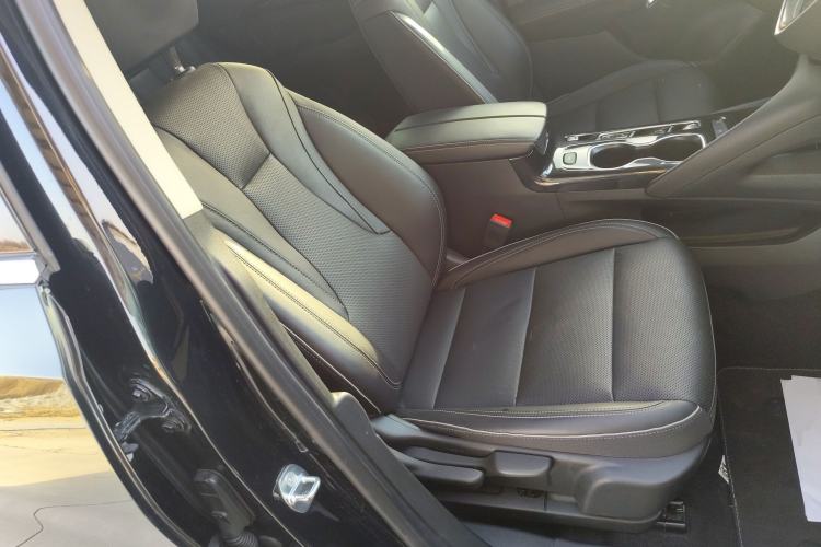 Used Buick Envision 2022 Encore S 552T Two-Wheel-Drive Luxury Model
