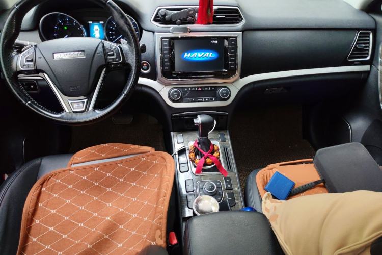 Used Haval H6 Coupe 2016 Blue Label 1.5T Automatic Two-Wheel Drive Elite Model Center Console