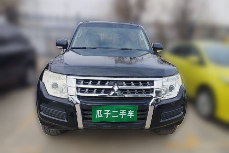 Used Mitsubishi Pajero 2015 3.0L Automatic Luxury Version China IV Standard
