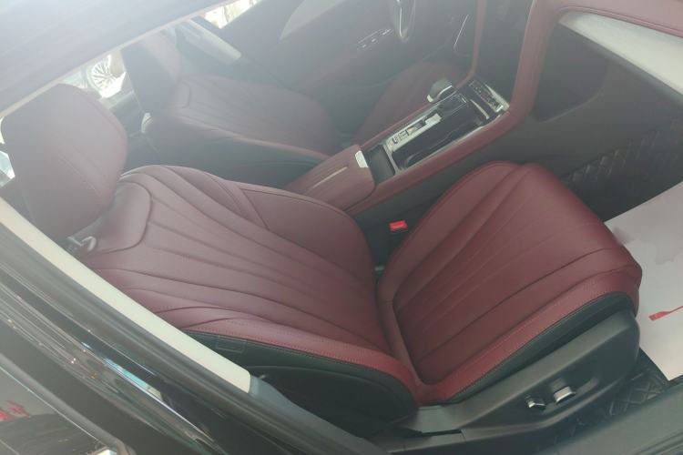 Used Hongqi H5 PHEV 2025 170 Super Hybrid Version Right Front Seat