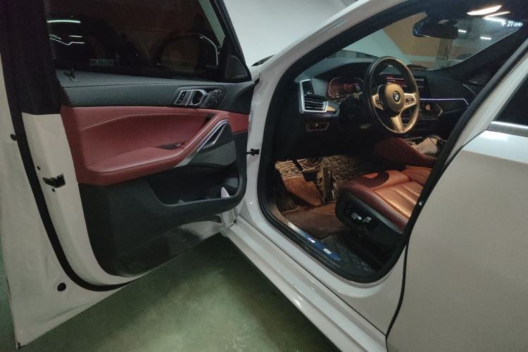 Used BMW X6 2021 xDrive40i Luxury Model with M Sport Package
