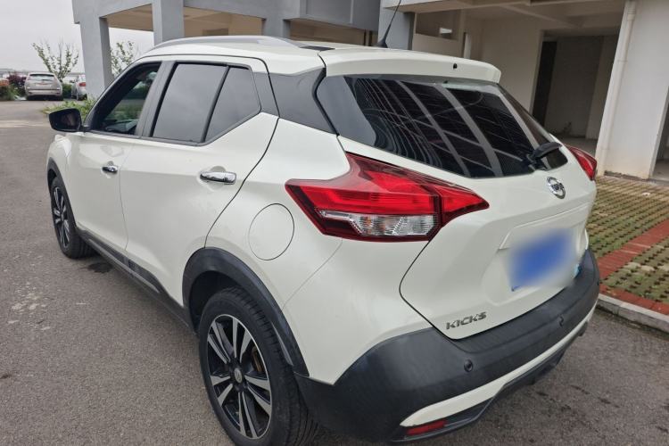 Used Nissan Kicks 2017 1.5L CVT Smart Drive Edition Rear Left 45 Deg