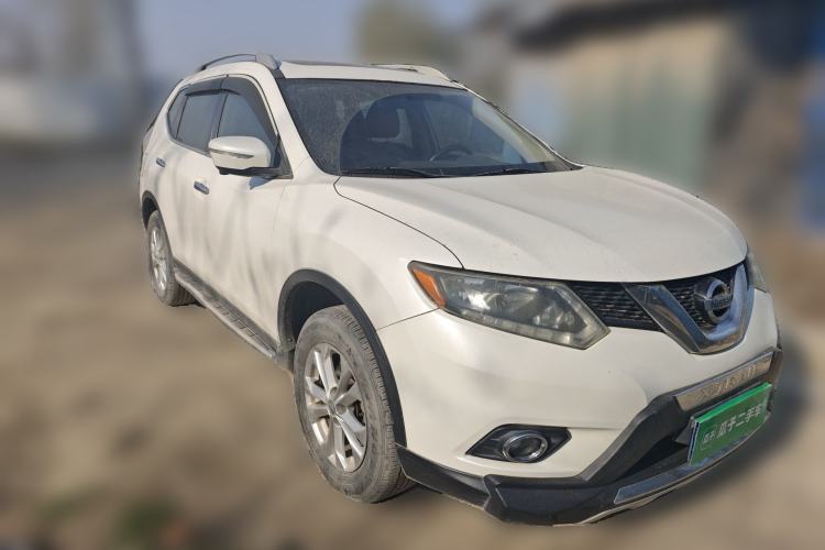 Used Nissan X-Trail 2015 2.0L CVT Comfort MAX Edition 2WD Front Right 45 Deg