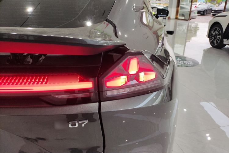 Used Deepal L07 2024 230Max Qiankun Intelligent Driving ADS SE Range-Extended Version Right Rear Taillight