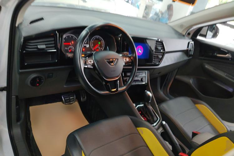 Used Jetta VS5 2019 280TSI Automatic Glory Edition Center Console