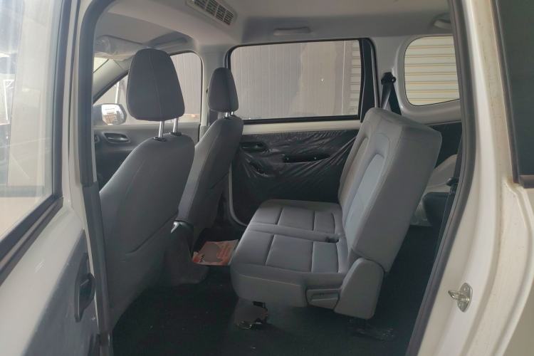 Used Wuling Hongguang New Energy 2024 All-Electric Model 300KM Standard Version Left Rear Seat