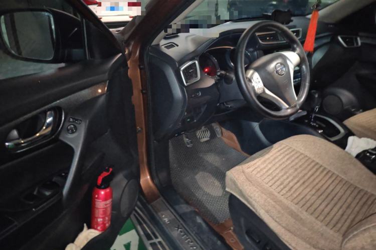 Used Nissan X-Trail 2014 2.5L CVT Leading Edition 4WD Driver Seat