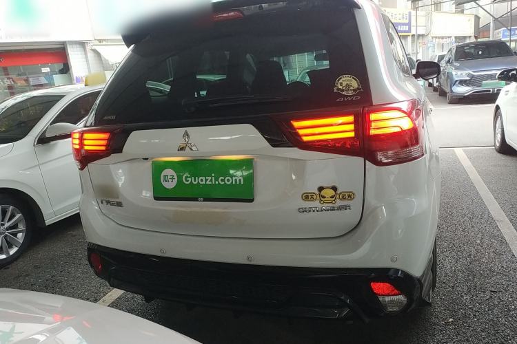 Used Mitsubishi Outlander 2021 2.4L 4x4 DynaDrive Edition 5 Seats Rear