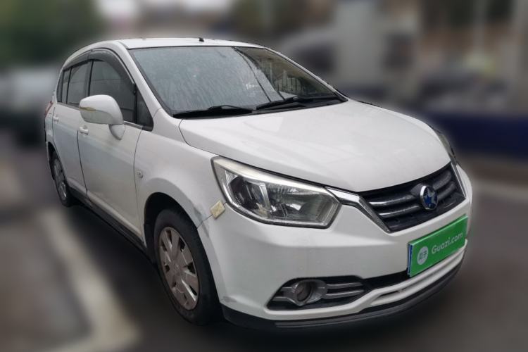 Used Venucia R50 2015 1.6L Manual Fashion Edition
