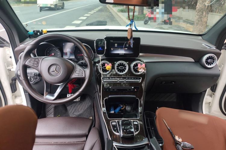 Used Mercedes-Benz GLC 2019 Facelift GLC 260 L 4MATIC Luxury Model Center Console