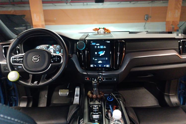 Used Volvo XC60 2020 T5 4x4 Smart & Dynamic Sport Edition Center Console