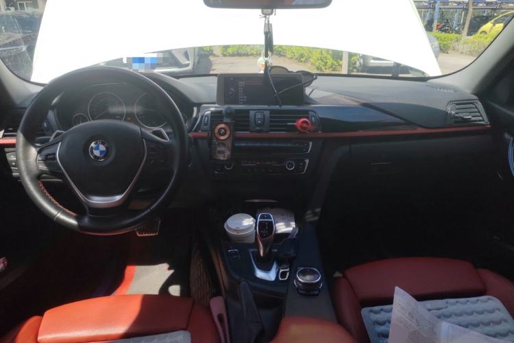 Used BMW 3 Series 2013 320i Sport Design Package Center Console