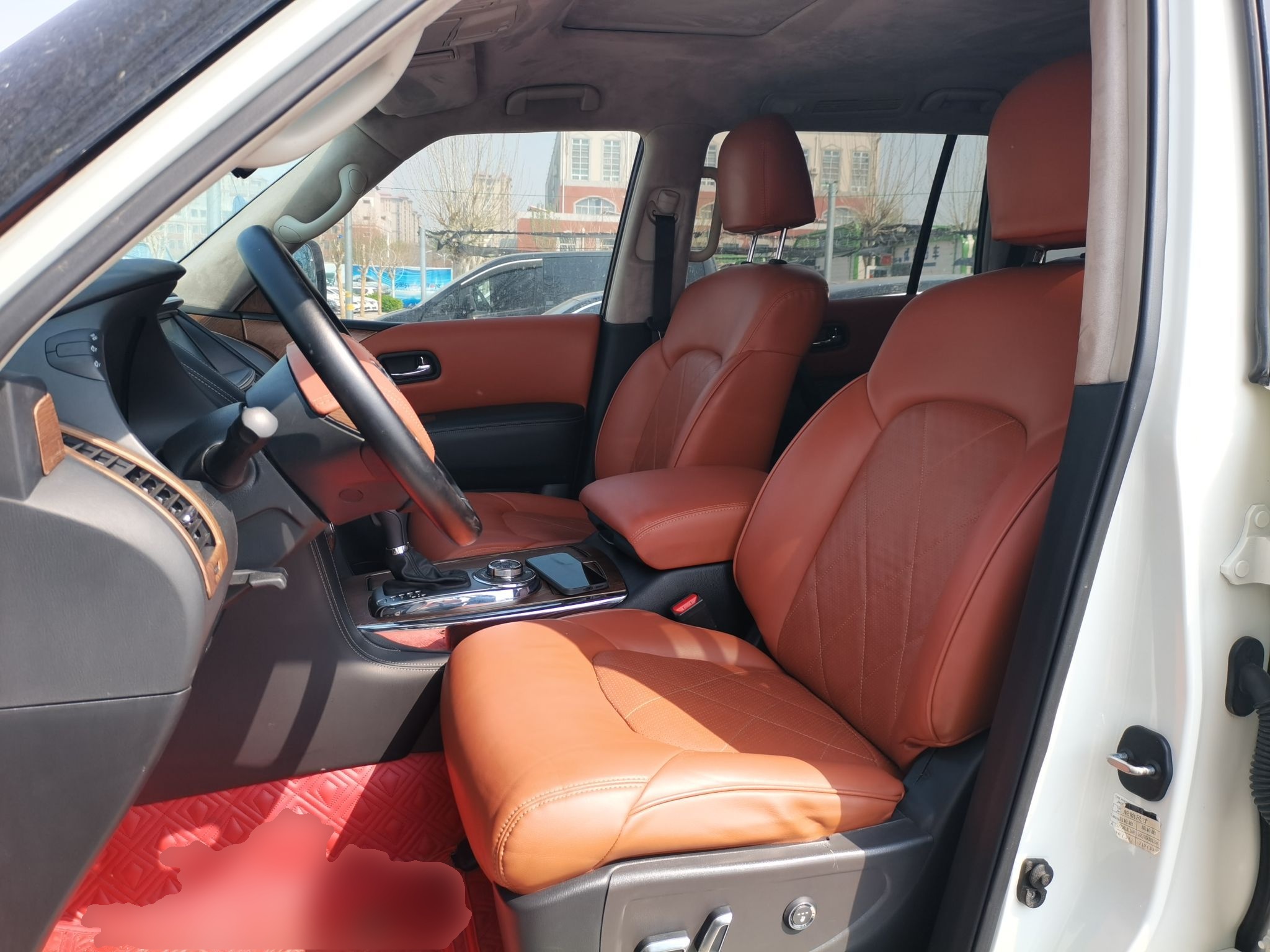 المقاعد الأمامية داخل السيارة