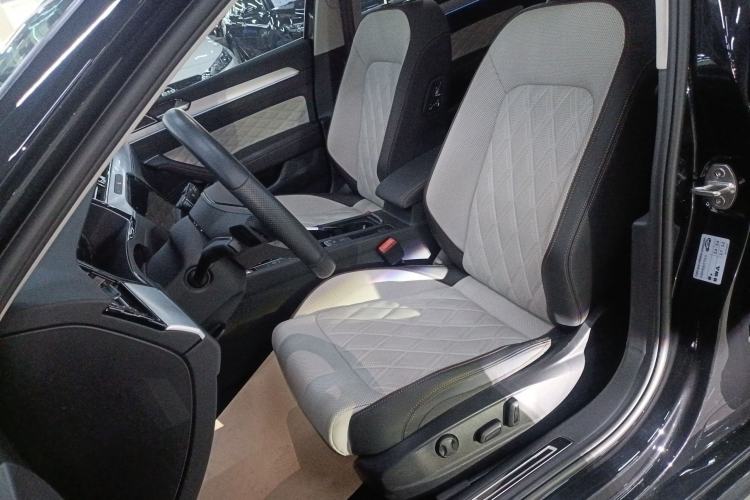 Used Volkswagen Magotan 2025 Zhongxiang Version 330TSI DSG Luxury Edition