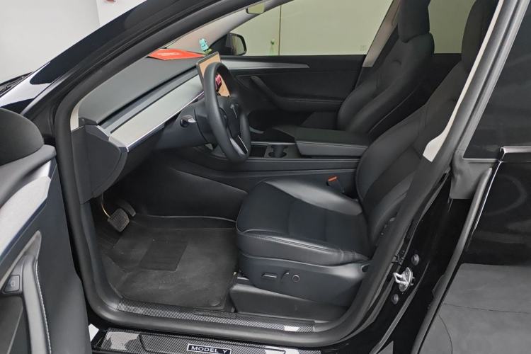 Used Tesla Model Y 2023 Long-Range All-Wheel-Drive Version