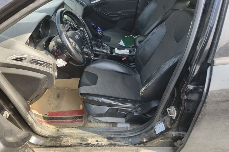 Used Ford Focus 2012 Sedan 1.6L Manual Fashion Edition
