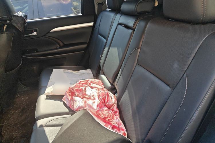 Used Toyota Highlander 2018 2.0T Four-Wheel Drive Luxury Edition 7 Seats China V Emission Standard
