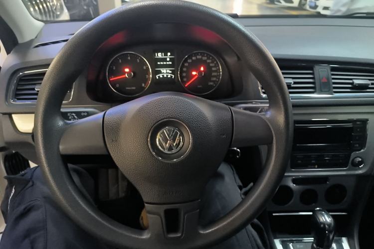 Used Volkswagen Gran Lavida 2013 1.6L Automatic Comfort Model Steering Wheel