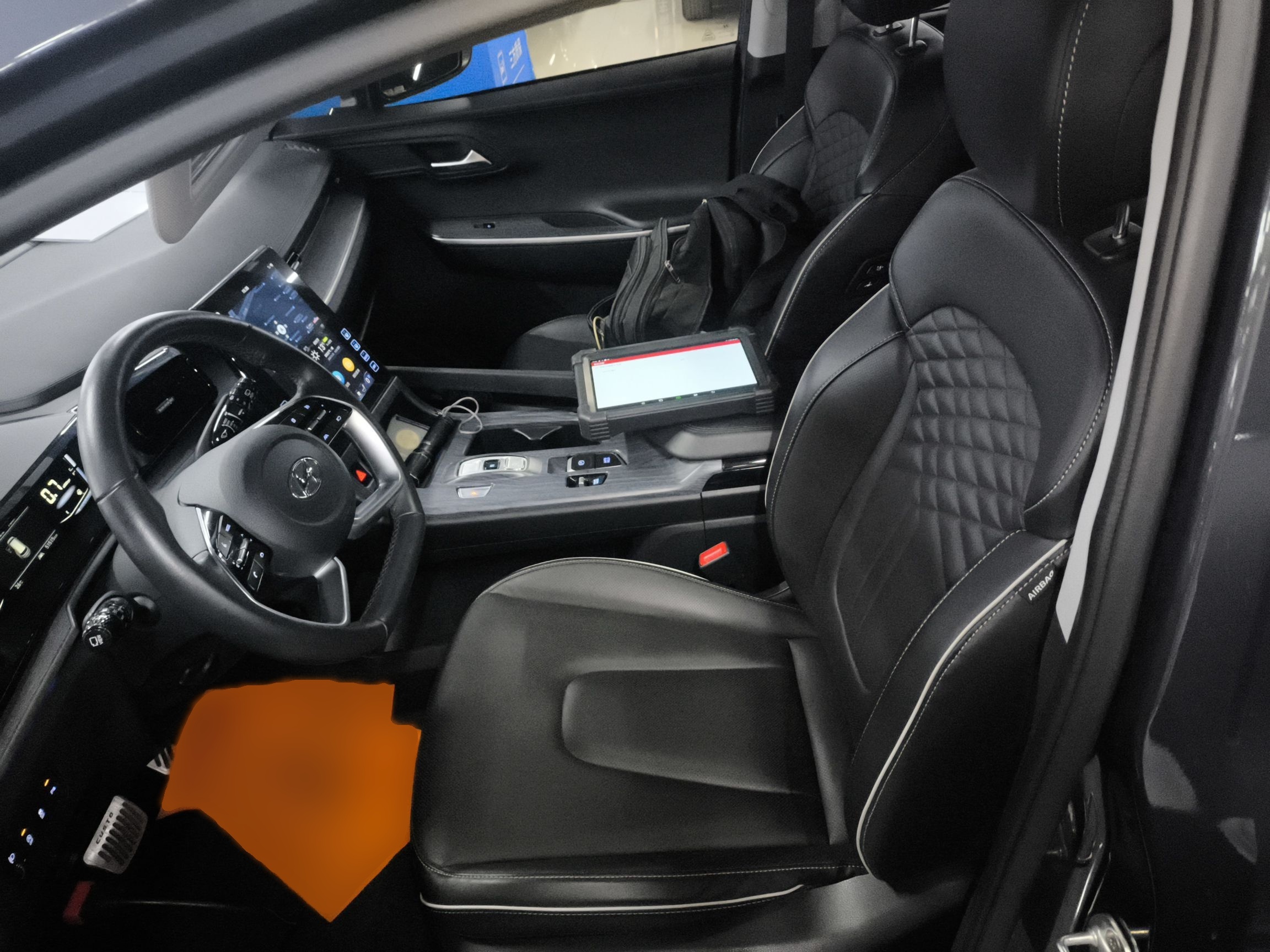 المقاعد الأمامية داخل السيارة