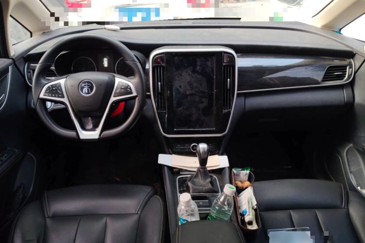 Used BYD Song MAX 2017 1.5T Automatic Smart Connect Luxury 7-Seater Center Console