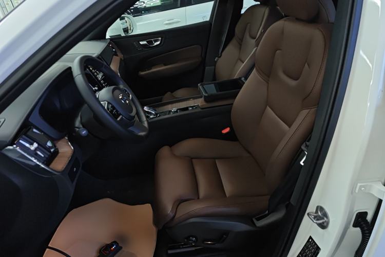 Used Volvo XC60 2025 B5 Four-Wheel Drive Smart & Advanced Luxury Edition
