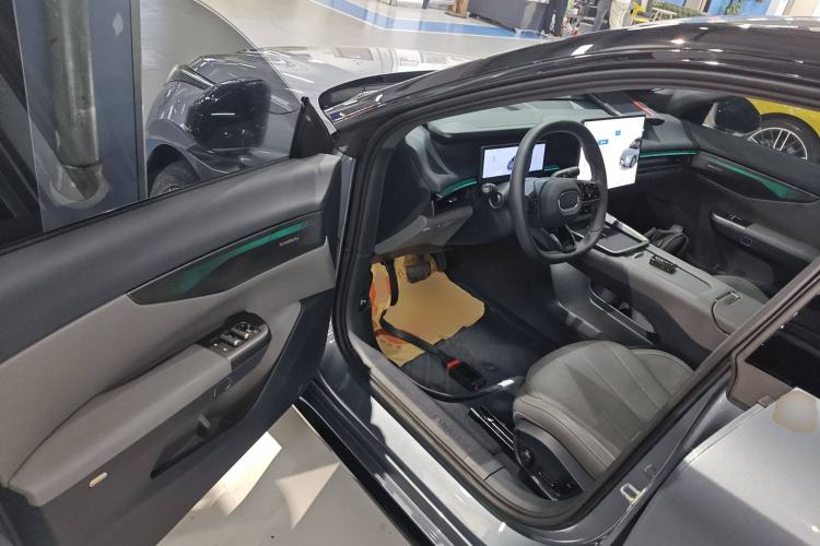 Used Lynk & Co 07 2024 EM-P 126 Long-Range Halo Driver Seat