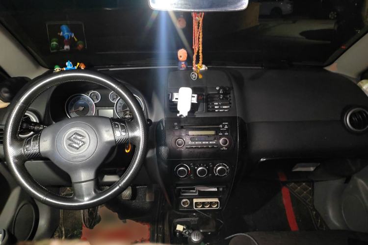 Used Suzuki SX4 2011 Revised Version 1.6L Manual – Dynamic Edition Center Console