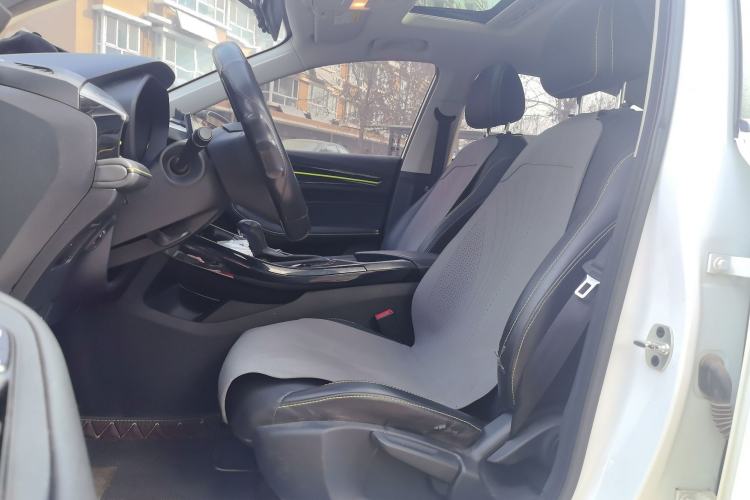 Used Roewe i5 2021 1.5L CVT Black Gold Edition
