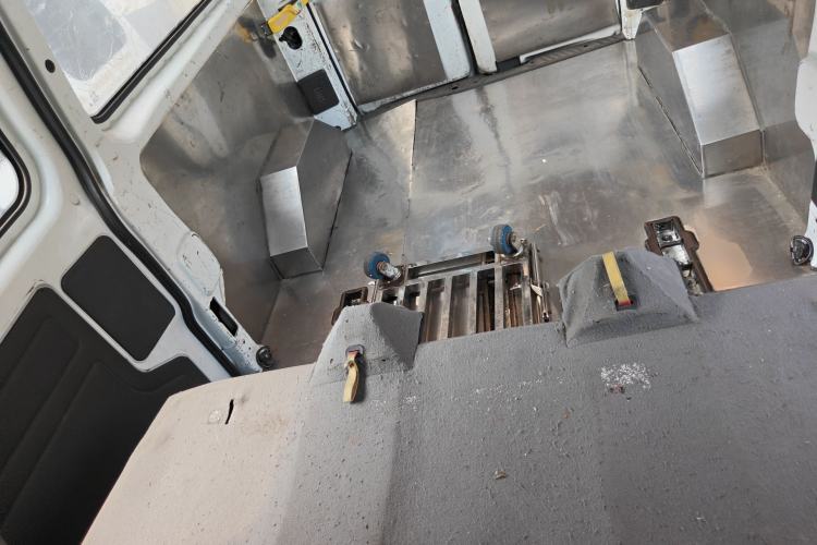 Used Ford Transit 2017 2.0T Diesel Multi-Function Commercial Vehicle Mid-Drive Mid-Roof China V Standard Left Rear Seat