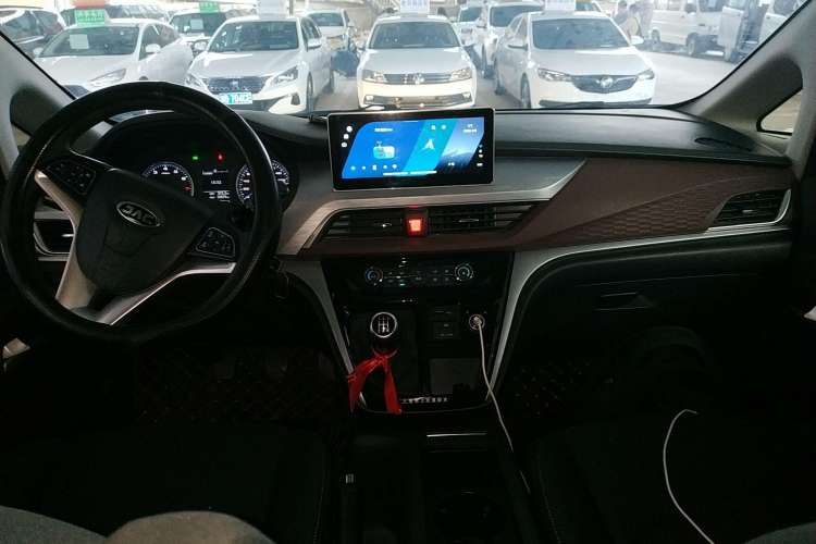 Used JAC Refine M3 2023 PLUS 1.8L 7/8-seater Smart Connectivity Version