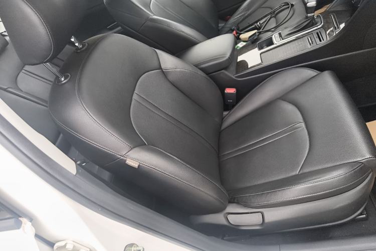 Used Kia K5 2016 1.6T Automatic LUX Right Front Seat