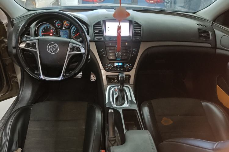 Used Buick Regal 2013 1.6T Automatic Elite Sport Edition Center Console