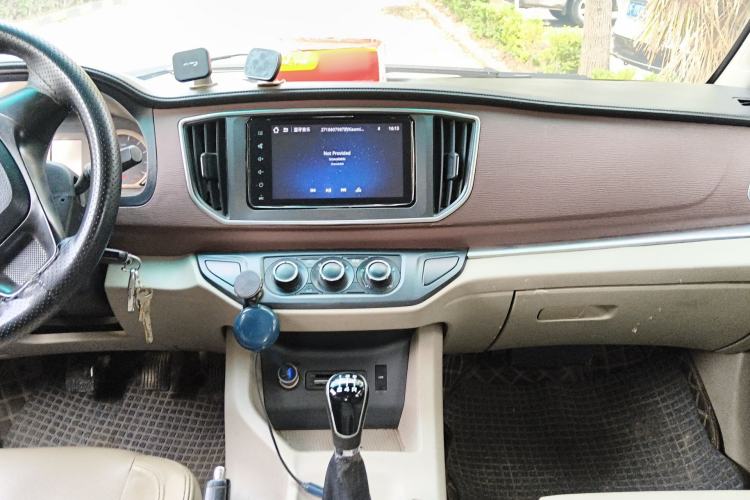 Used FORTHING Lingzhi 2019 M5L 1.6L 7-Seater Luxury Model China VI Standard Center Console