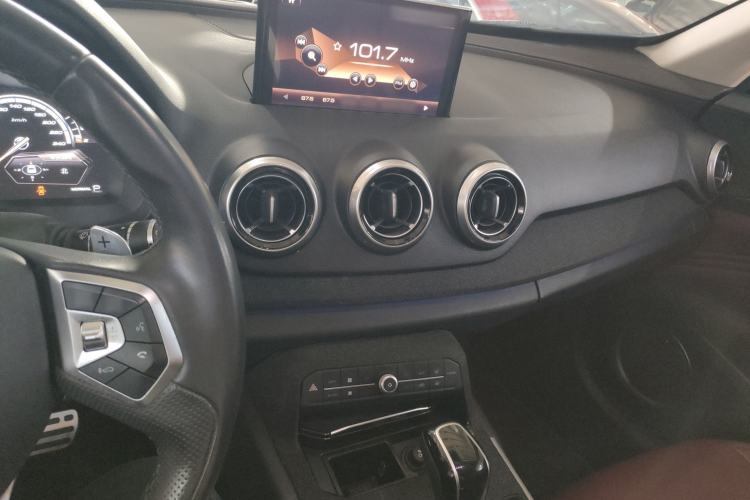 Used Wey VV7 2017 2.0T Flagship Model
