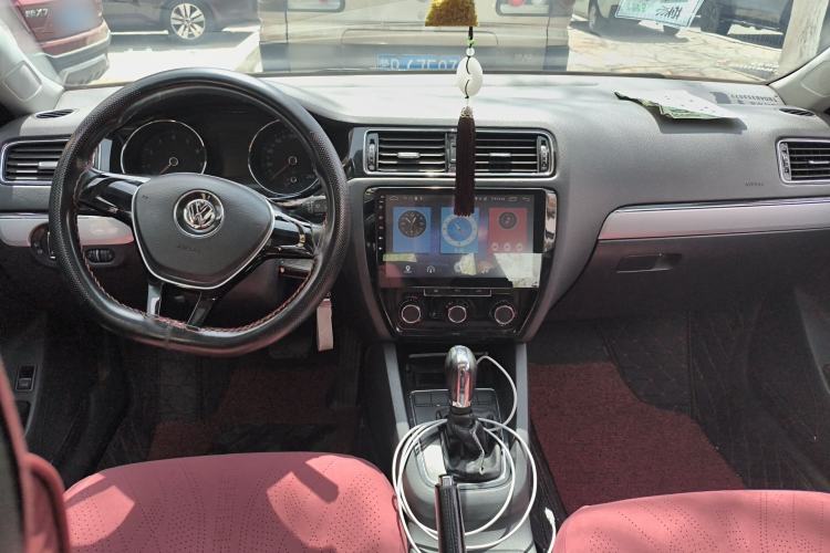 Used Volkswagen Sagitar 2015 230TSI Automatic Comfort Version
