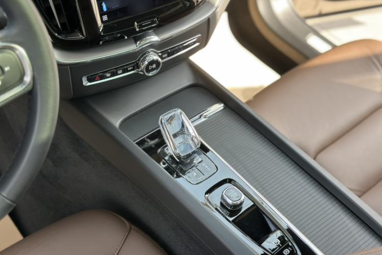 Used Volvo XC60 2023 B5 4x4 Smart Luxury Edition
