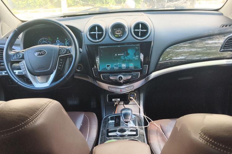 Used BYD Tang New Energy 2015 2.0T Four-Wheel-Drive Flagship Model Center Console